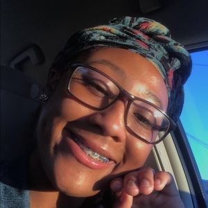 Meet your Posher, Jemeria